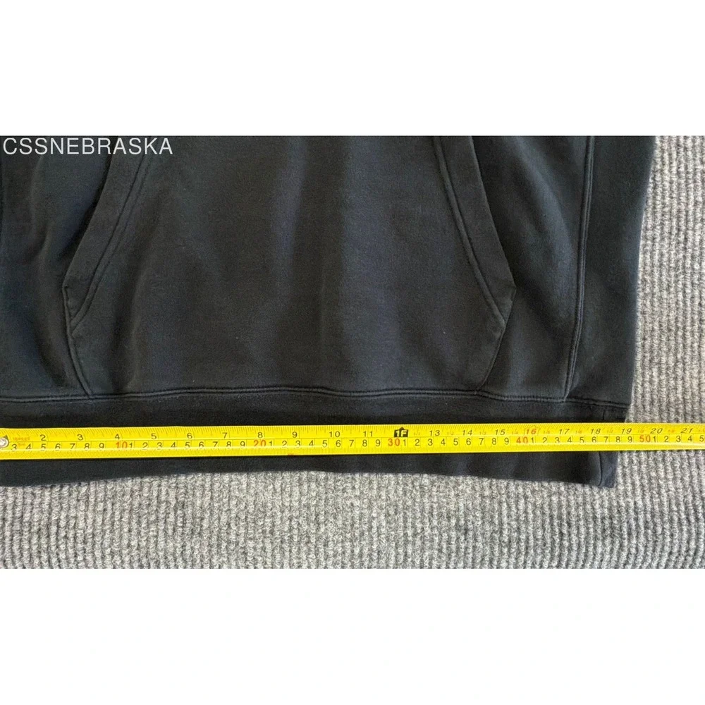 Nike Black Mens‎ Pullover Hoodie featuring an embroidered logo - Size M